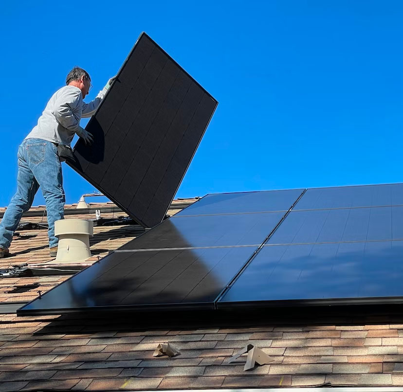 zonnepanelen leggen op dak